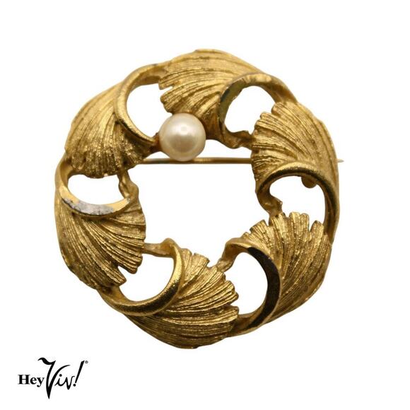 Vintage BSK Circle Pin Brooch w Pearl Open Work Design 1 1/2" Across - Hey Viv - Picture 1 of 4
